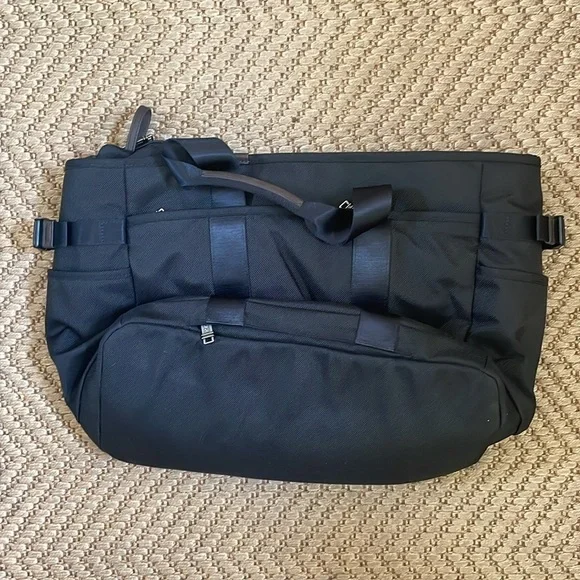 Tumi Black Laptop Bag - Picture 2 of 14